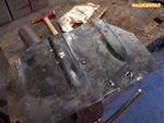 Refabrication d'un passage de roue arrière sur une Renault 4 fourgonnette F4 - Préparation de la tôle