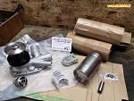Pièces neuves pour restauration d'un moteur Billancourt de Renault 4 (chemises + pistons + coussinets + pompe à eau)