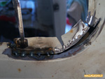 Réparation de la baie de pare-brise sur une Renault 4 fourgonnette F4