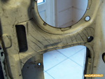Préparation de découpe des excroissances de capot au niveau de la grille d'aération - Capot dernier modèle de Renault 4