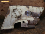Nettoyage à l'acétone des joues d'aile d'une Renault 4L (avant nettoyage)