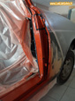 Joint polyuréthane d'étanchéité de carrosserie sur le montant de portière avant d'une Renault 4 F4