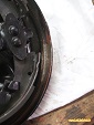 Retouche de peinture suite à pisse de chat sur une flsaque de frein arrière - Renault 4L