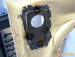 Soudage d'une rustine pour remplacement d'un clignotant rectangulaire par un clignotant rond sur une Renault 4L
