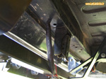 Passage de fils d'attelage dans la traverse arrière d'une Renault 4
