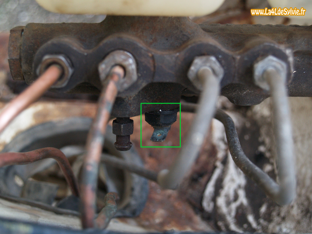 Indicateur De Chute De Pression Du Circuit De Freinage Renault 4 Indicateur De Chute De Pression Du Circuit De Freinage Renault 4