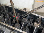 Repose des  tiges de culbuteur sur un moteur Ventoux / Billancourt