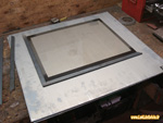 Fabrication du premier cadre pour la pose de la vitre sur une cabine de sablage semi-professionnelle faite maison